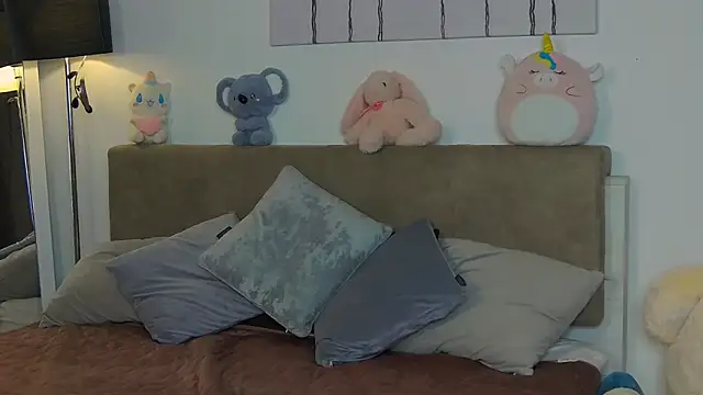 CassKiera online show from 11-23-25, 06:01