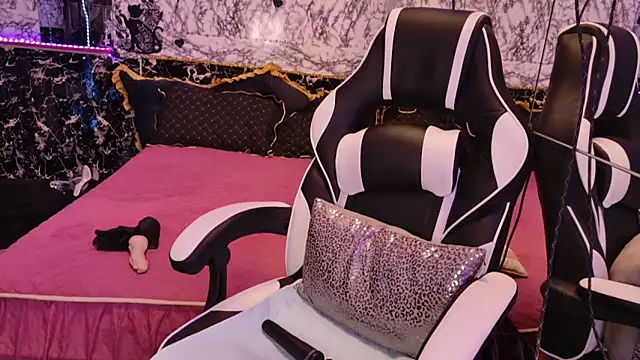 Luiza Hammer online show from 03-07-25, 04:55