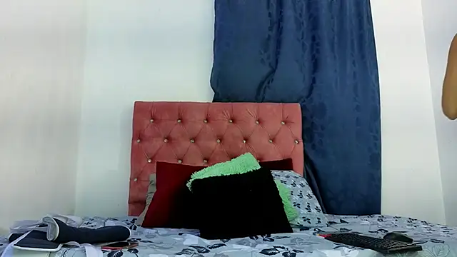 Snapshot of alissonandamy chatting on 05-29-26, 12:11 alissonandamy online show from 05-29-26, 12:11