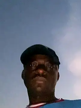 Snapshot of BigBrotherFreak chatting on 10-10-25, 06:09 BigBrotherFreak online show from 10-10-25, 06:09