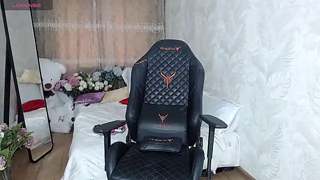 AdrianaSea online show from 11-14-25, 06:06