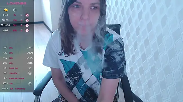 Snapshot of LisaHeart chatting on 05-31-26, 03:51 LisaHeart online show from 05-31-26, 03:51