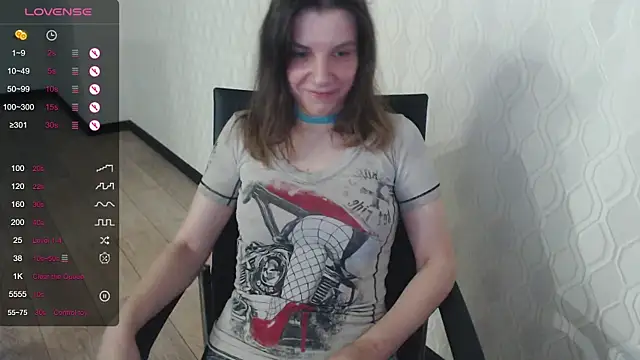 Snapshot of LisaHeart chatting on 06-25-26, 11:32 LisaHeart online show from 06-25-26, 11:32