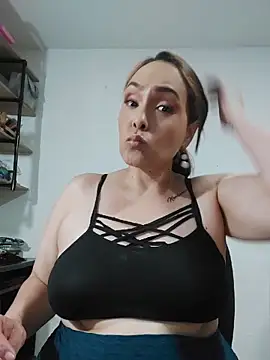 Miss Agatha online show from 04-23-26, 12:39