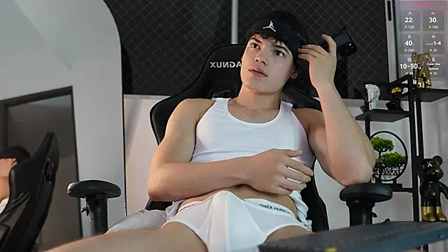 Snapshot of Max_cortes1 chatting on 09-10-25, 12:09 Max cortes1 online show from 09-10-25, 12:09