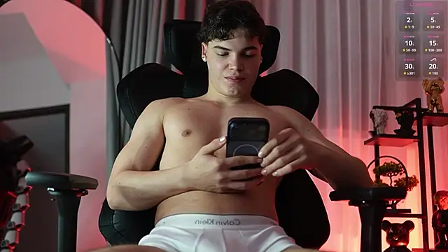 Snapshot of Max_cortes1 chatting on 01-09-26, 12:06 Max cortes1 online show from 01-09-26, 12:06