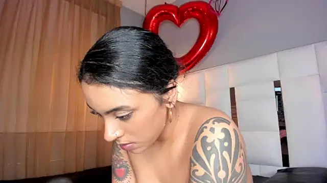 Snapshot of magic_marg chatting on 02-19-25, 12:25 magic marg online show from 02-19-25, 12:25