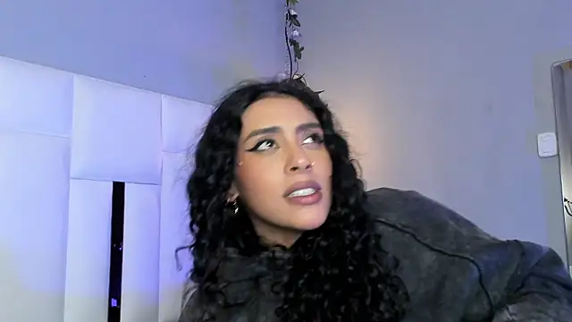 Snapshot of magic_marg chatting on 03-18-25, 12:40 magic marg online show from 03-18-25, 12:40