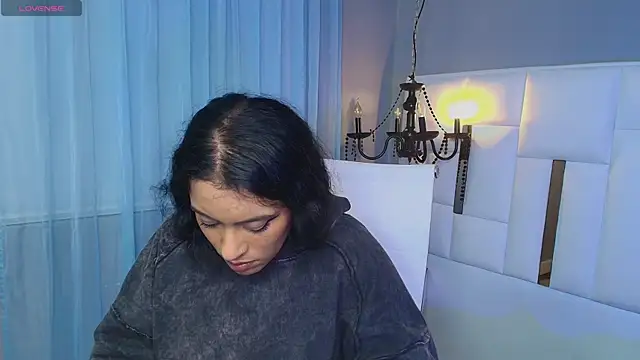 Snapshot of magic_marg chatting on 03-21-25, 12:29 magic marg online show from 03-21-25, 12:29