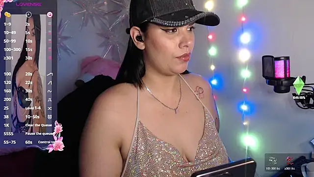 Snapshot of CarolinaRincon chatting on 01-10-26, 11:11 CarolinaRincon online show from 01-10-26, 11:11