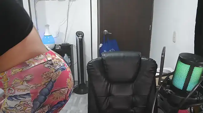 Snapshot of CarolinaRincon chatting on 03-16-25, 02:21 CarolinaRincon online show from 03-16-25, 02:21