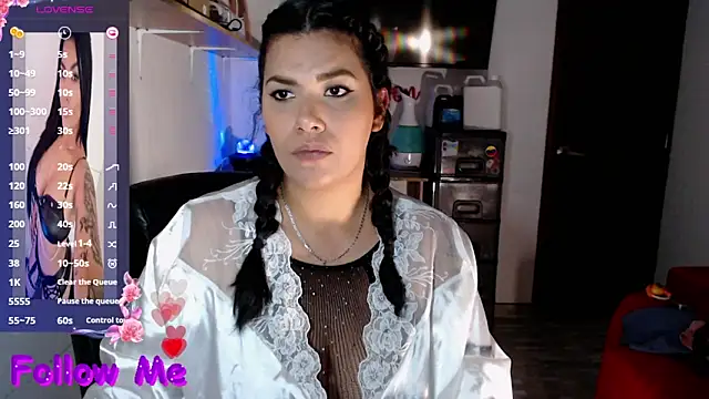 Snapshot of CarolinaRincon chatting on 06-16-26, 10:10 CarolinaRincon online show from 06-16-26, 10:10