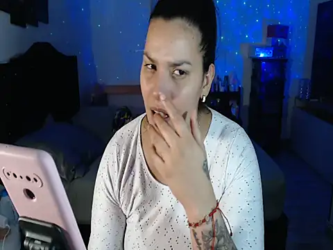 Snapshot of CarolinaRincon chatting on 11-10-25, 11:32 CarolinaRincon online show from 11-10-25, 11:32