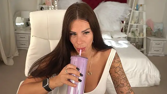 Snapshot of IsabellaFoxyy chatting on 09-27-25, 05:24 IsabellaFoxyy online show from 09-27-25, 05:24
