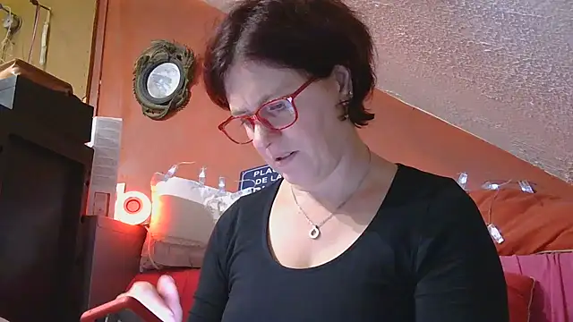 Snapshot of lanax chatting on 09-24-25, 11:28 lanax online show from 09-24-25, 11:28