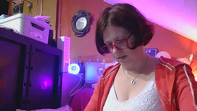 Snapshot of lanax chatting on 06-04-26, 12:10 lanax online show from 06-04-26, 12:10
