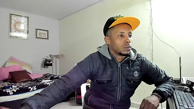 AlejoKhalifa  online show from 03-08-25, 03:02