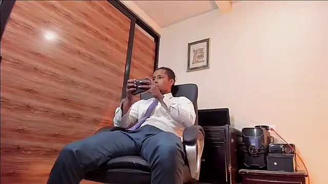 AlejoKhalifa  online show from 03-26-26, 11:57