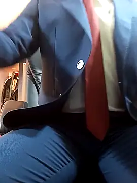 AlejoKhalifa  online show from 04-13-26, 10:30