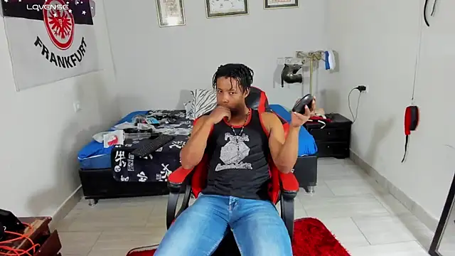 AlejoKhalifa  online show from 11-21-25, 11:48