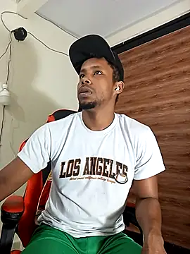 AlejoKhalifa  online show from 09-30-25, 10:32
