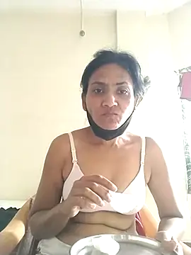 Snapshot of sunita6009 chatting on 07-05-26, 04:30 sunita6009 online show from 07-05-26, 04:30