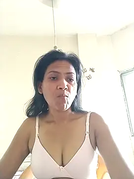 Snapshot of sunita6009 chatting on 06-16-26, 02:44 sunita6009 online show from 06-16-26, 02:44