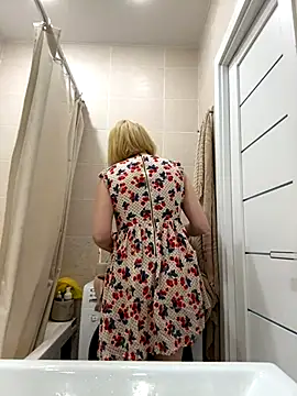 Snapshot of Yourdirtybitch chatting on 09-15-25, 09:21 Yourdirtybitch online show from 09-15-25, 09:21