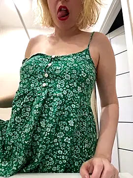 Snapshot of Yourdirtybitch chatting on 10-21-25, 07:41 Yourdirtybitch online show from 10-21-25, 07:41