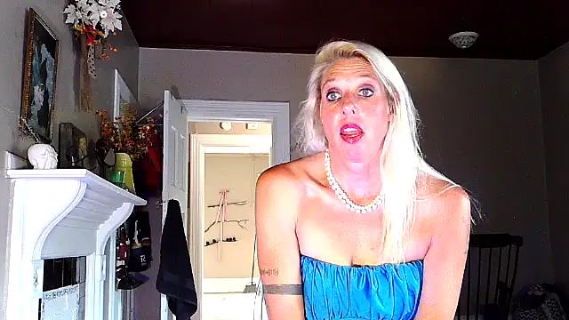 Snapshot of Glamazonx chatting on 09-13-25, 06:52 Glamazonx online show from 09-13-25, 06:52