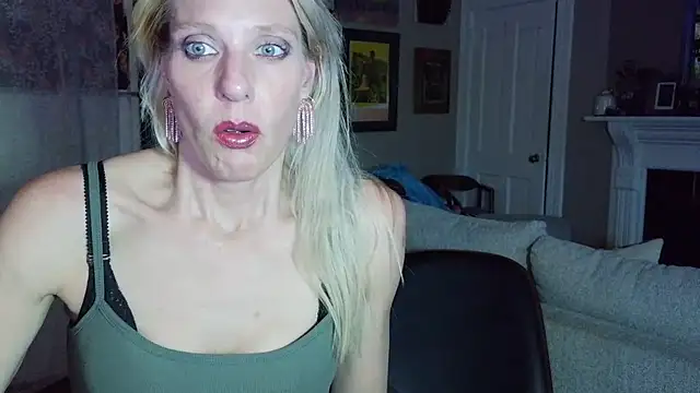 Glamazonx online show from 04-22-26, 01:45