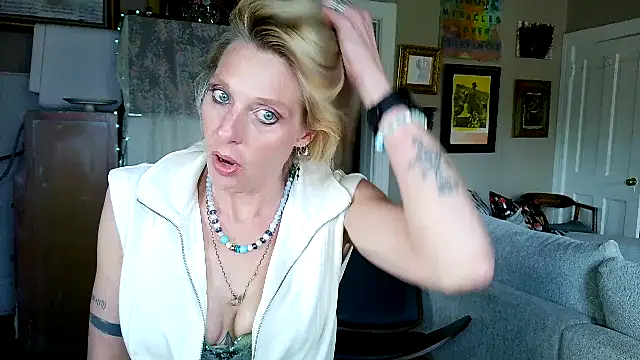 Glamazonx online show from 04-12-26, 11:52