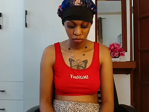 queencydoll online show from 12-19-25, 09:33