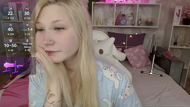 MeowkaKitty online show from 12-17-25, 01:54