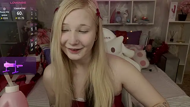 MeowkaKitty online show from 12-21-25, 01:41