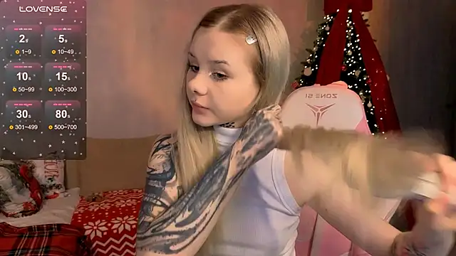 Britney Lynch online show from 12-16-25, 07:07