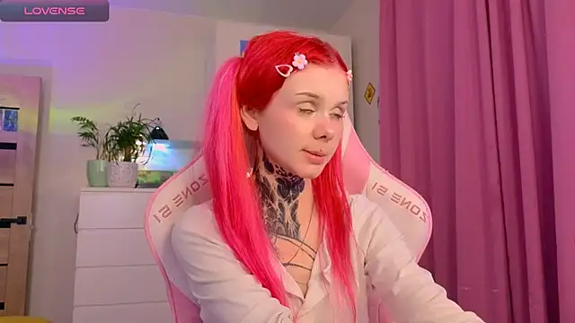 Britney Lynch online show from 11-14-25, 06:33