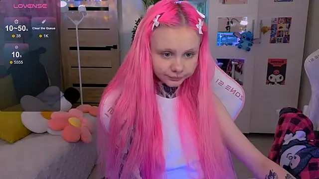 Britney Lynch online show from 10-26-25, 12:38