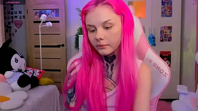 Britney Lynch online show from 10-30-25, 06:49