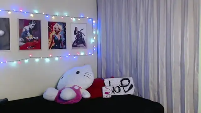 Snapshot of Valcooky chatting on 10-27-25, 03:07 Valcooky online show from 10-27-25, 03:07