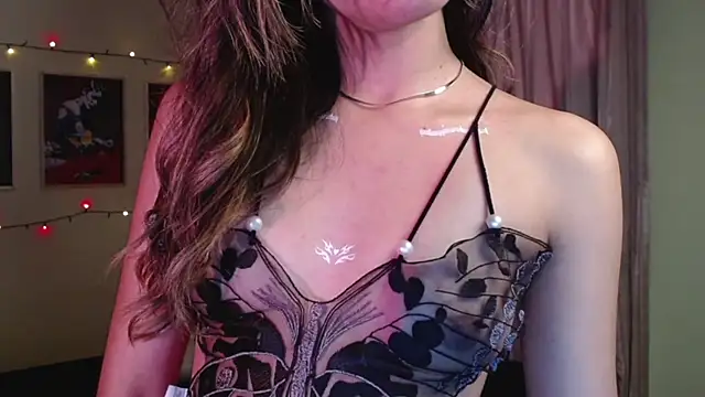 Snapshot of Valcooky chatting on 10-13-25, 03:30 Valcooky online show from 10-13-25, 03:30