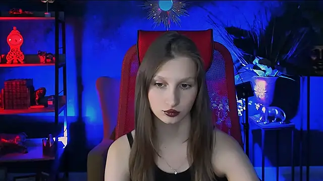 Snapshot of EllaHorton chatting on 03-13-25, 02:33 EllaHorton online show from 03-13-25, 02:33