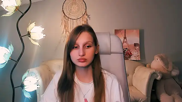 Snapshot of EllaHorton chatting on 03-18-25, 12:39 EllaHorton online show from 03-18-25, 12:39