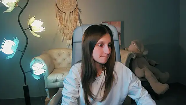 Snapshot of EllaHorton chatting on 03-18-25, 07:12 EllaHorton online show from 03-18-25, 07:12