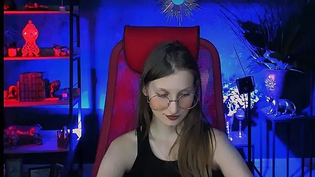Snapshot of EllaHorton chatting on 03-13-25, 08:43 EllaHorton online show from 03-13-25, 08:43