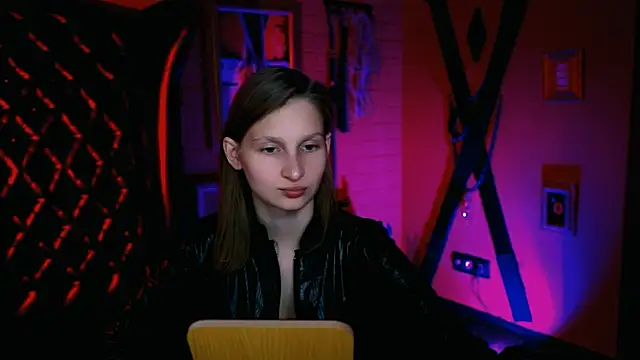 EllaHorton online show from 10-27-25, 08:48