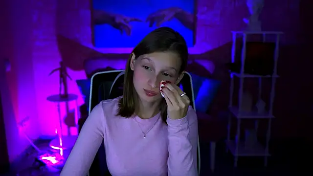 Snapshot of EllaHorton chatting on 10-07-25, 05:14 EllaHorton online show from 10-07-25, 05:14