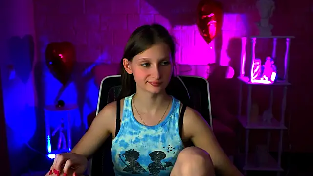 Snapshot of EllaHorton chatting on 03-14-25, 06:50 EllaHorton online show from 03-14-25, 06:50