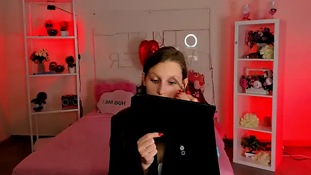 Snapshot of EllaHorton chatting on 02-27-25, 12:56 EllaHorton online show from 02-27-25, 12:56