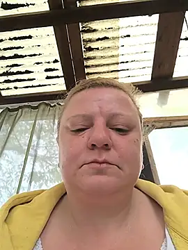 Snapshot of jusichka chatting on 05-19-26, 05:25 jusichka online show from 05-19-26, 05:25